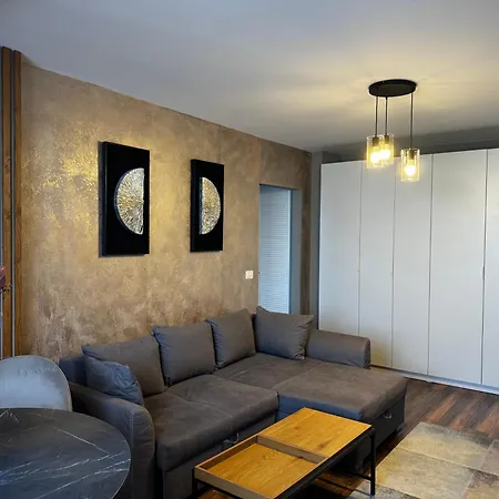 Апартаменти Lovely 2 In The Center Of The *