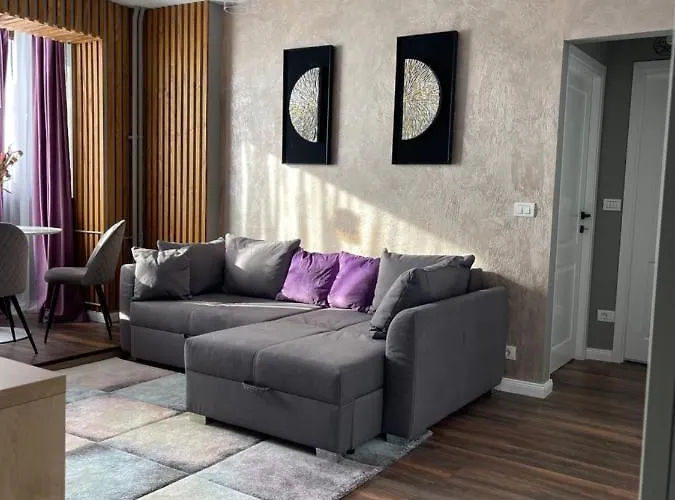 Lovely 2 In The Center Of The