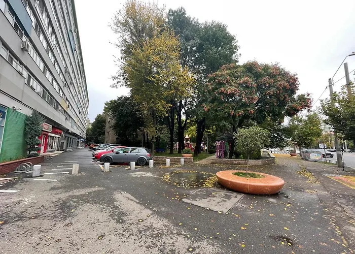 Lovely 2 In The Center Of The