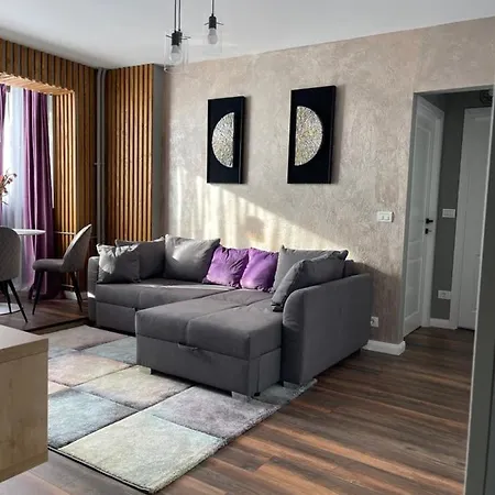 Lovely 2 In The Center Of The