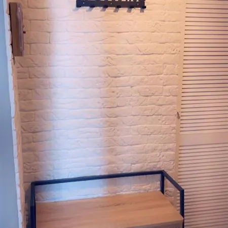 Lovely 2 In The Center Of The *