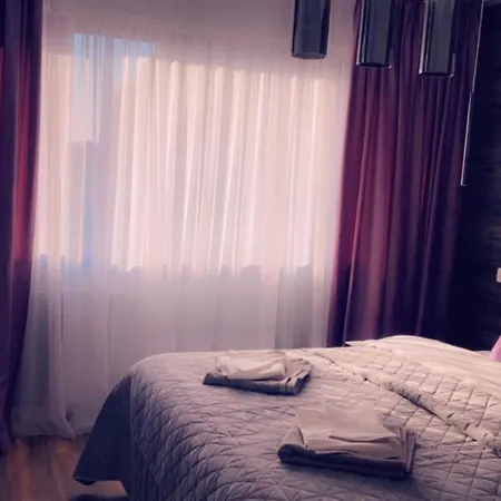 Lovely 2 In The Center Of The * Bükreş