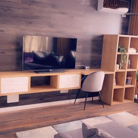 Lovely 2 In The Center Of The Daire *