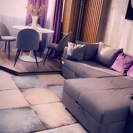 Lovely 2 In The Center Of The Bükreş