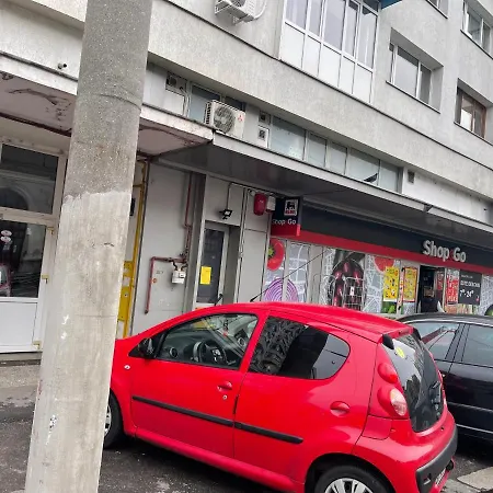 Lovely 2 In The Center Of The *