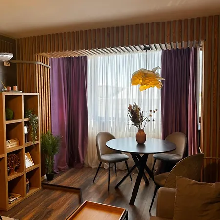 Lovely 2 In The Center Of The Bucureşti