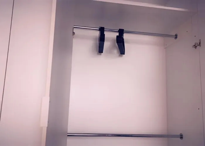 Lovely 2 In The Center Of The *