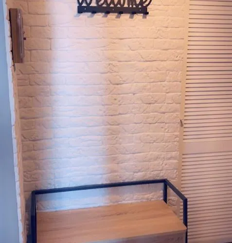 Lovely 2 In The Center Of The *