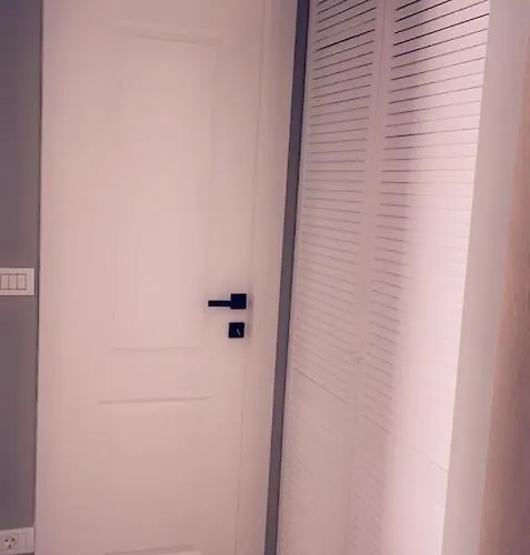 Lovely 2 In The Center Of The Bukarest