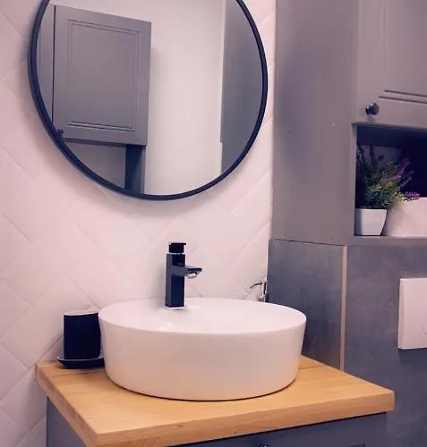 Lovely 2 In The Center Of The Bukurešť