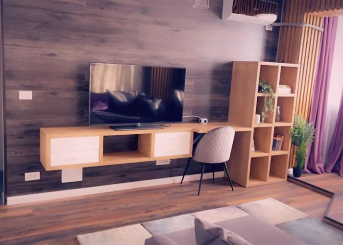 Lovely 2 In The Center Of The Apartment *