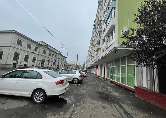 Lovely 2 In The Center Of The *