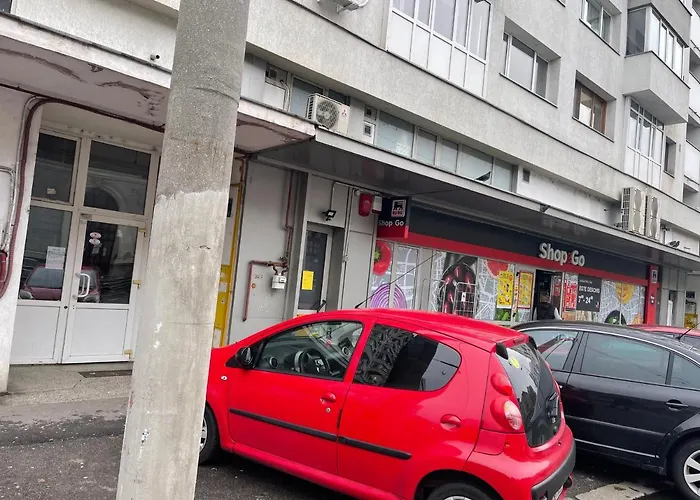 Lovely 2 In The Center Of The *