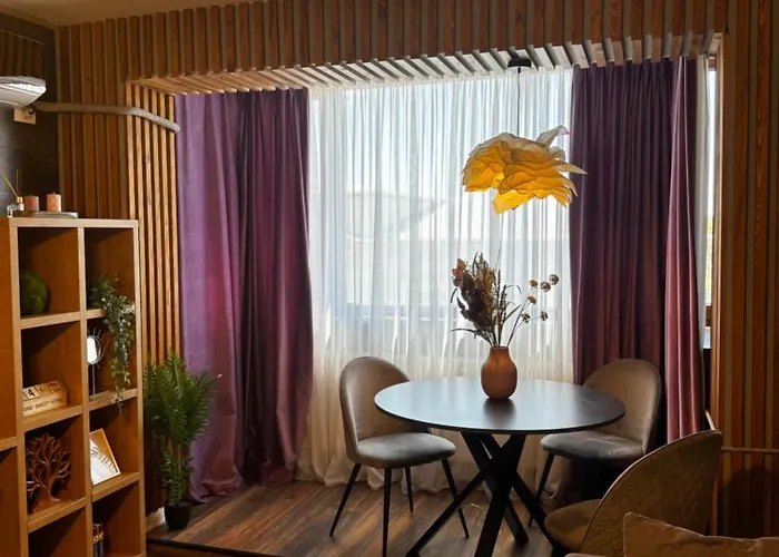 Lovely 2 In The Center Of The Bukarest