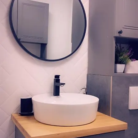 Lovely 2 In The Center Of The בוקרשט