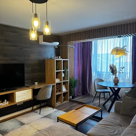 Lovely 2 In The Center Of The