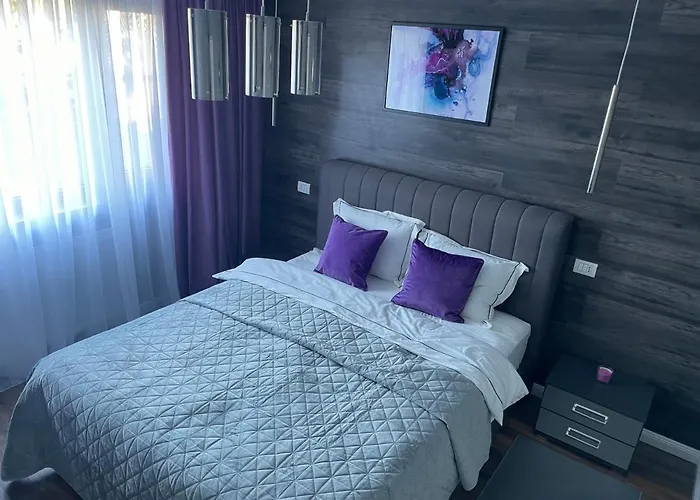 Lovely 2 In The Center Of The