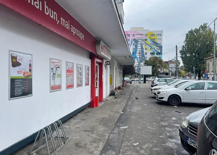 Lovely 2 In The Center Of The